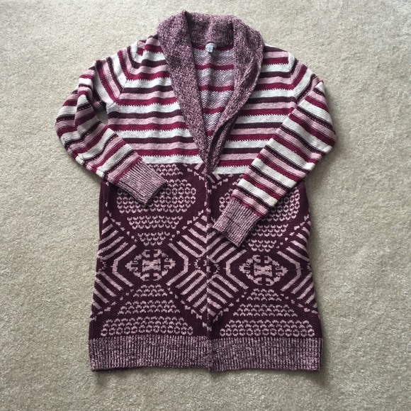 Ecoté Sweater/Cardigan - Picture 1 of 7